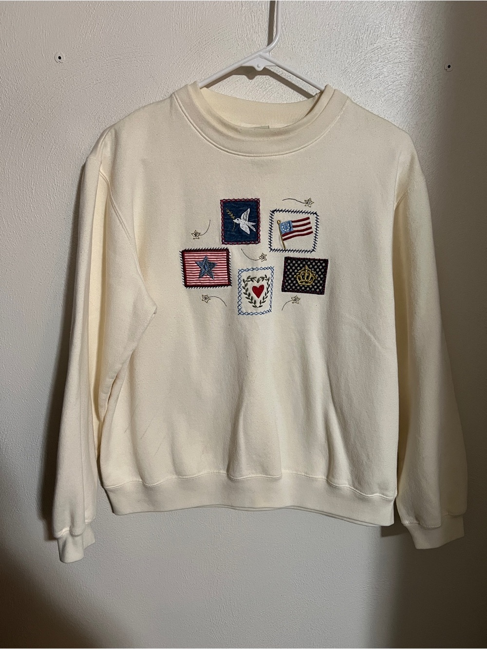 CLASSIC ELEMENTS Casual Embroidered Patriotic Crewneck Cream Red Blue Wms Sz M